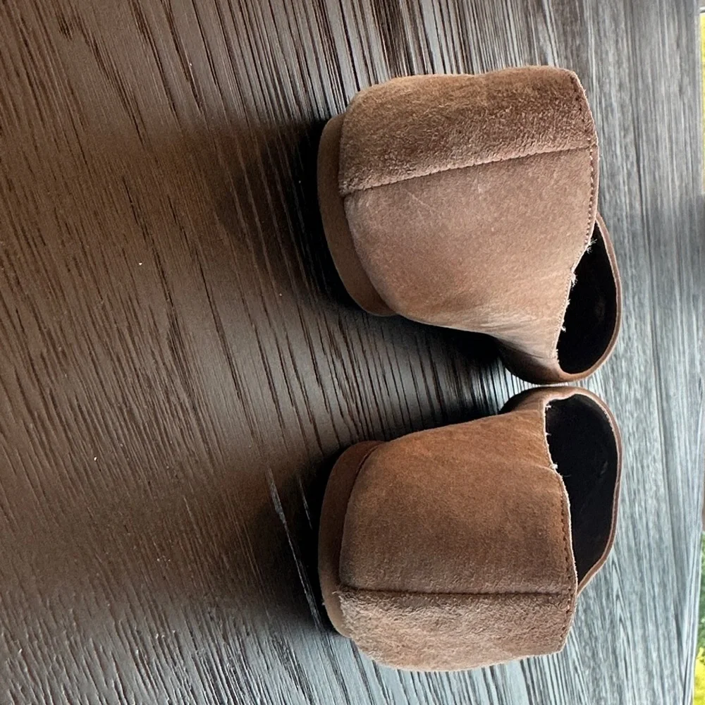 Steve Madden Hannah Taupe Elegant Suede Flats - Picture 3 of 6